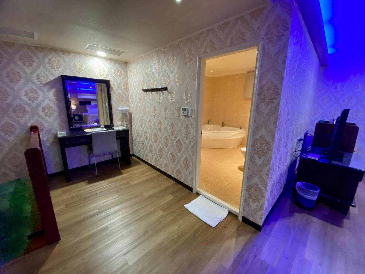 Huang Xing Motel Pingtung Экстерьер фото