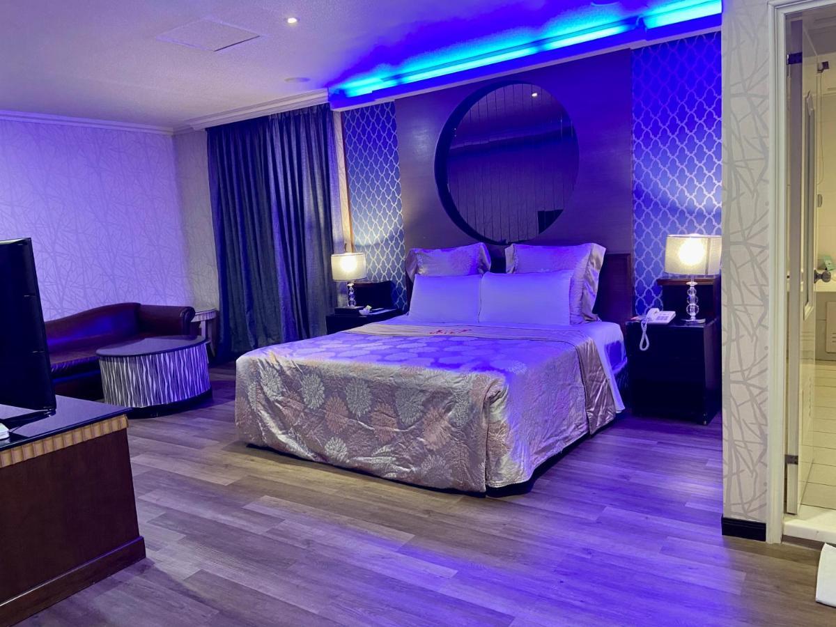 Huang Xing Motel Pingtung Экстерьер фото