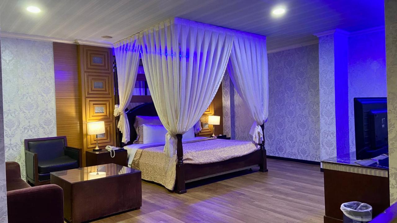 Huang Xing Motel Pingtung Экстерьер фото