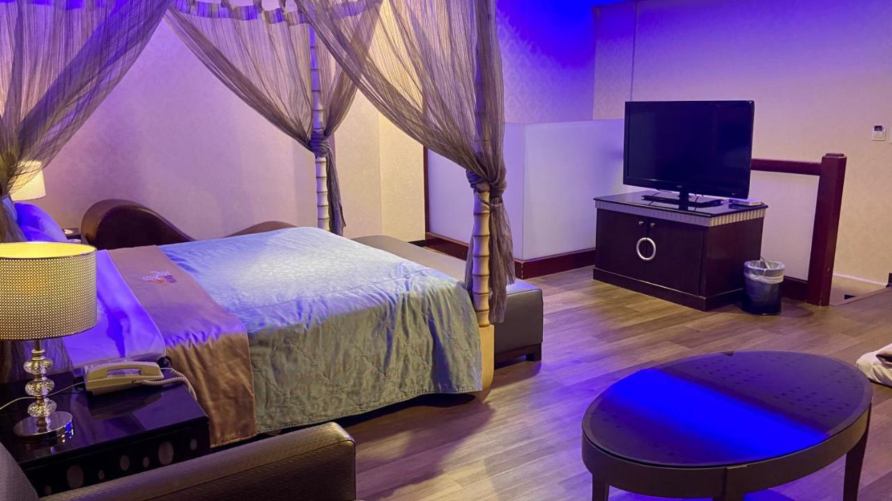 Huang Xing Motel Pingtung Экстерьер фото